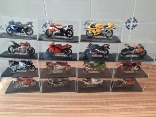 Colección de 12 motos a escala