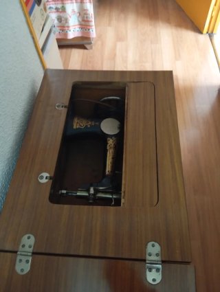 Máquina de coser antigua NG