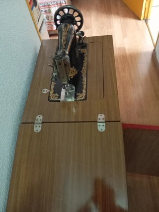 Máquina de coser antigua NG