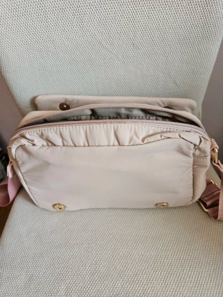 Bolso bandolera acolchado rosa palo