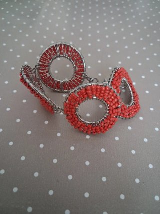 Pulseras bolitas coral y turquesa. 3 € unidad