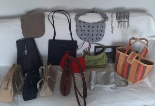 Lote 14 bolsos de varios tipos y colores