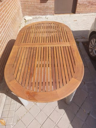 Mesa de madera para terraza exterior