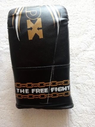 Guantes de Boxeo Negros y Blancos