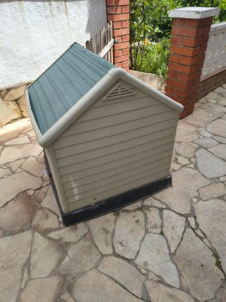 Caseta para perro de plástico beige