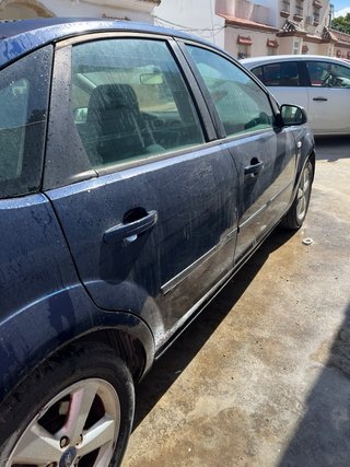 Se vende Ford focus con ITV recién pasada