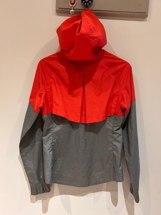 Campera Nike Rompevientos Roja y Gris