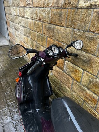 Peugeot Scooter Morado