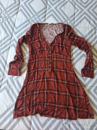 Conjunto de vestidos beige y marrón