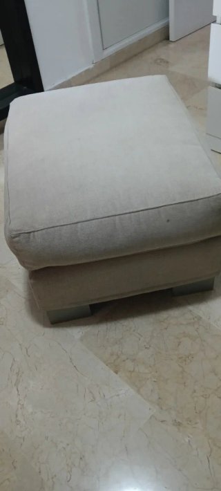 Puff de tela beige ,en muy buen estado .