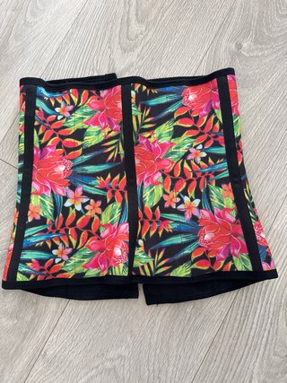 Faja reductora floral con corchetes