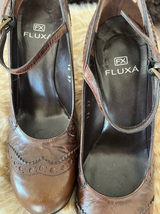 Zapatos de piel Fluxá efecto envejecido T.37