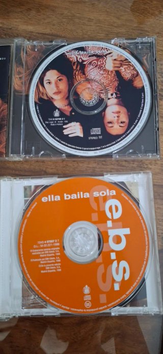 2 CDs Ella Baila Sola