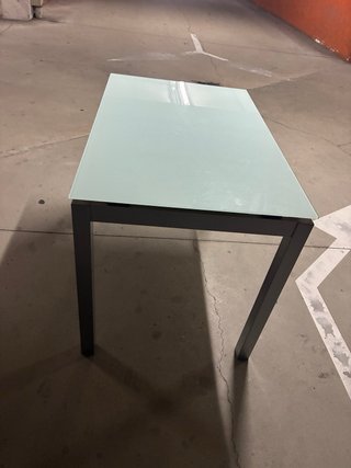 Sillas de cocina rojas y grises