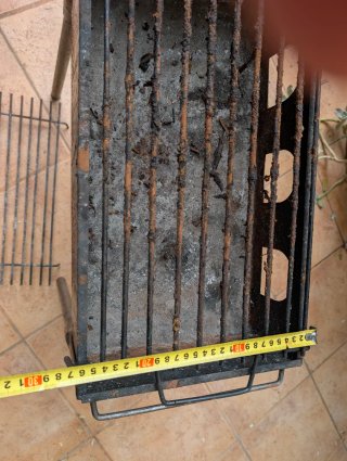 Barbacoa pequeña metal negra/gris