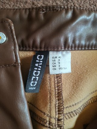 Pantalones marrones efecto piel invierno