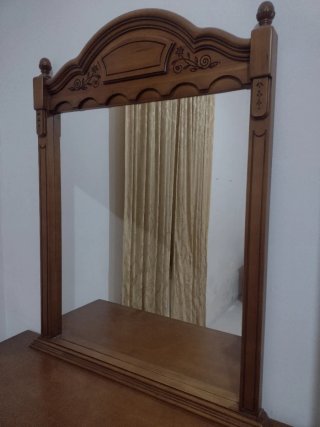 Espejo de madera antiguo