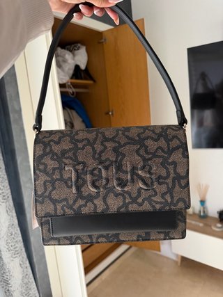 Bolso Tous estampado marrón y negro