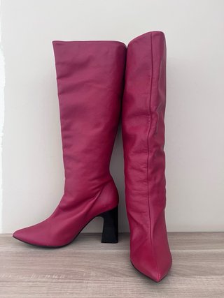 Botas altas con tacón rojo