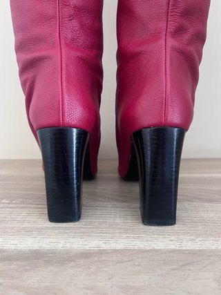 Botas altas con tacón rojo