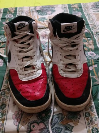 Zapatillas Nike Botín Negras y Rojas