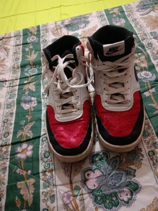 Zapatillas Nike Botín Negras y Rojas