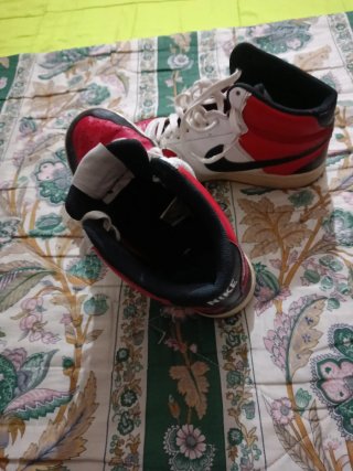 Zapatillas Nike Botín Negras y Rojas