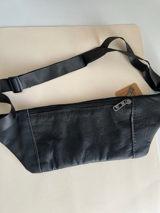 Riñonera de cuero negra
