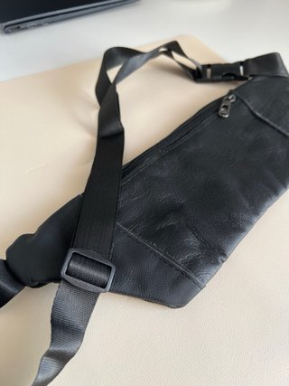 Riñonera de cuero negra
