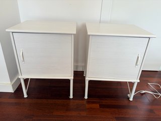 2 Mesitas de Noche IKEA