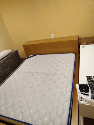 Estructura cama madera,2mesitas y somier