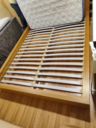 Estructura cama madera,2mesitas y somier