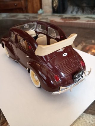 1:17 RENAULT 4CV