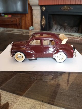 1:17 RENAULT 4CV