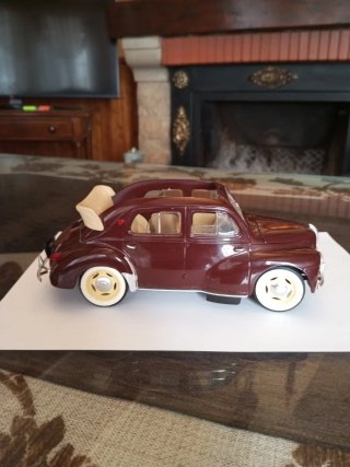 1:17 RENAULT 4CV