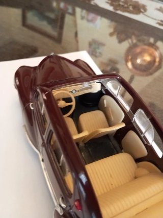 1:17 RENAULT 4CV