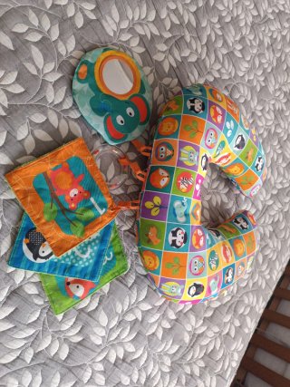 Cojín tummy time marca chicco