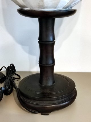 Lampada da tavolo in legno e tessuto