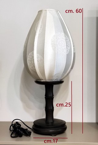 Lampada da tavolo in legno e tessuto