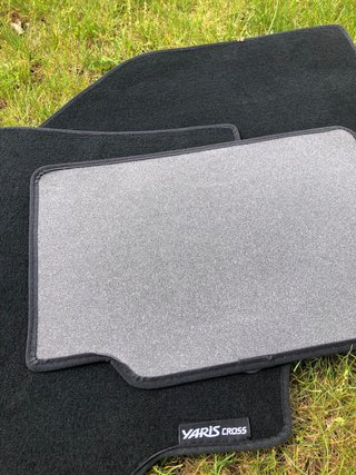 Juego de 4 alfombrillas originales, Toyota Cross