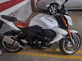 Kawasaki Z1000 Blanca y Marrón