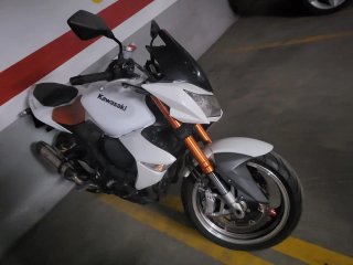 Kawasaki Z1000 Blanca y Marrón