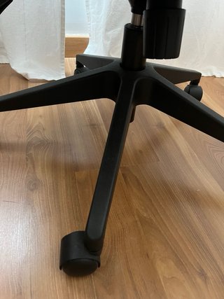 Silla de oficina ergonómica negra