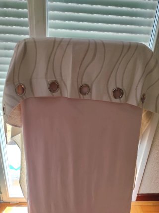 Cortinas Beige y Blancas con Diseño Ondulado