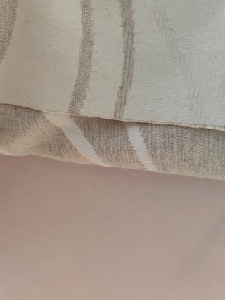 Cortinas Beige y Blancas con Diseño Ondulado