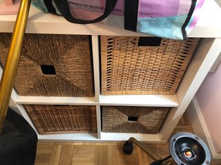 Estantería de madera con 4 cajones