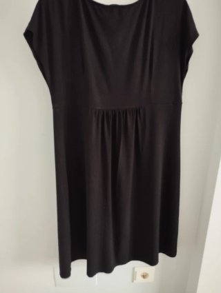 Vestido negro con abalorios