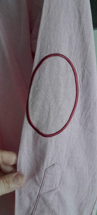 Camisa rosa chicos con coderas bordadas. Talla 14