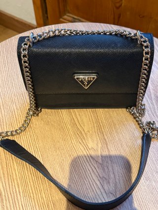 Bandolera Guess negra saffiano