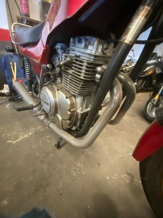 Yamaha Sanglas Roja y Dorada